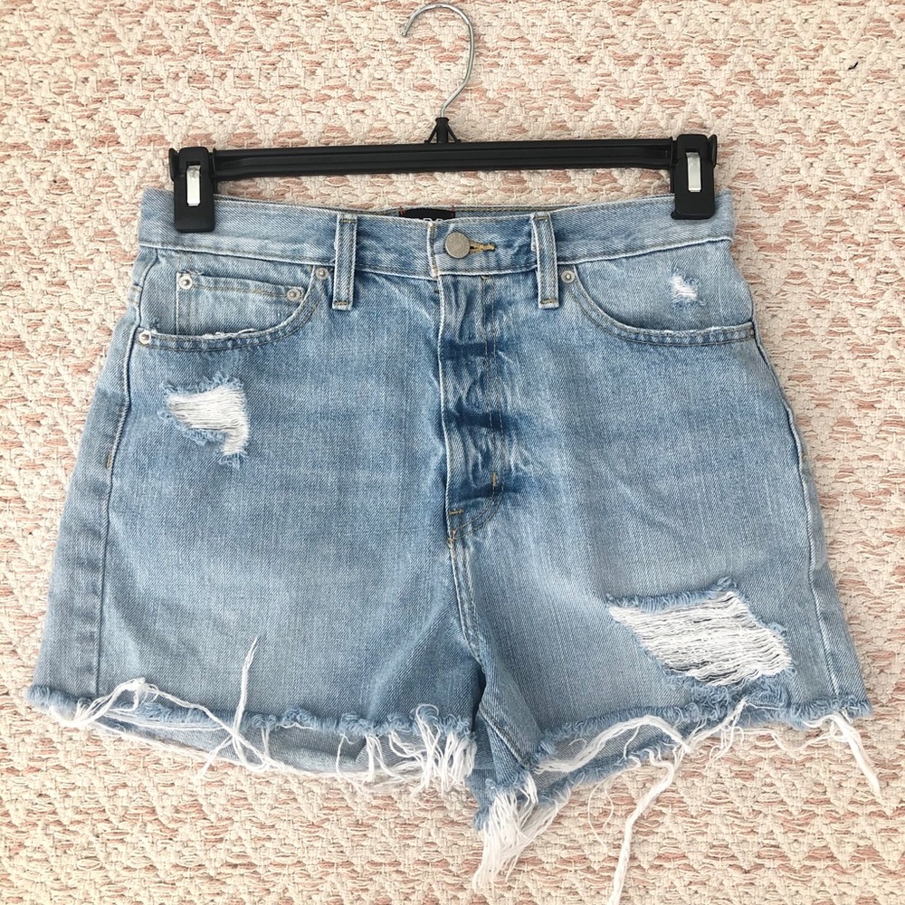 BDG High rise girlfriend denim shorts. Size 27